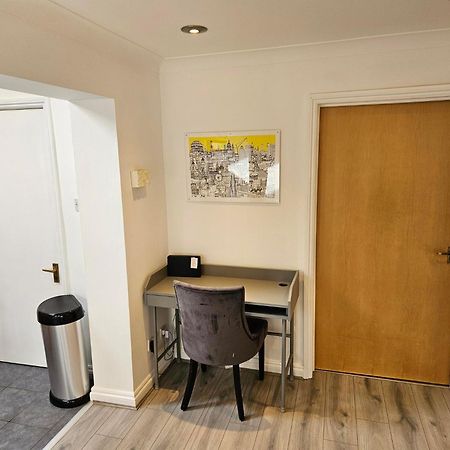 Redcot Gardens Stamford 4 Bed Contractor Familt Home With Parking 外观 照片