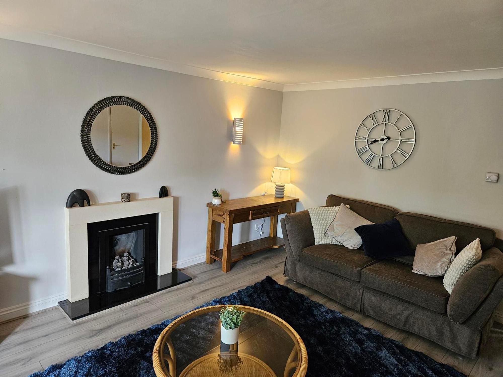 Redcot Gardens Stamford 4 Bed Contractor Familt Home With Parking 外观 照片