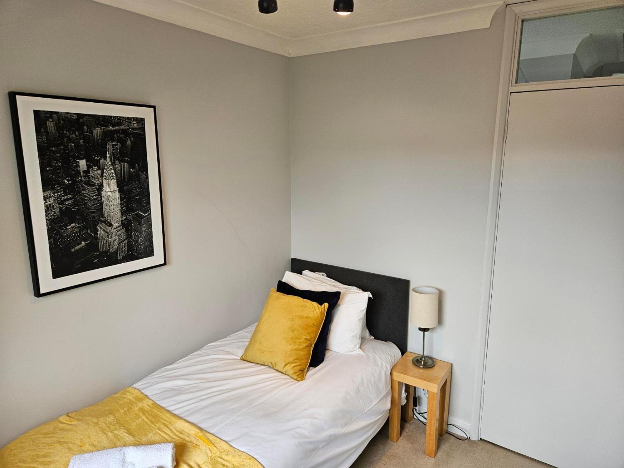 Redcot Gardens Stamford 4 Bed Contractor Familt Home With Parking 外观 照片