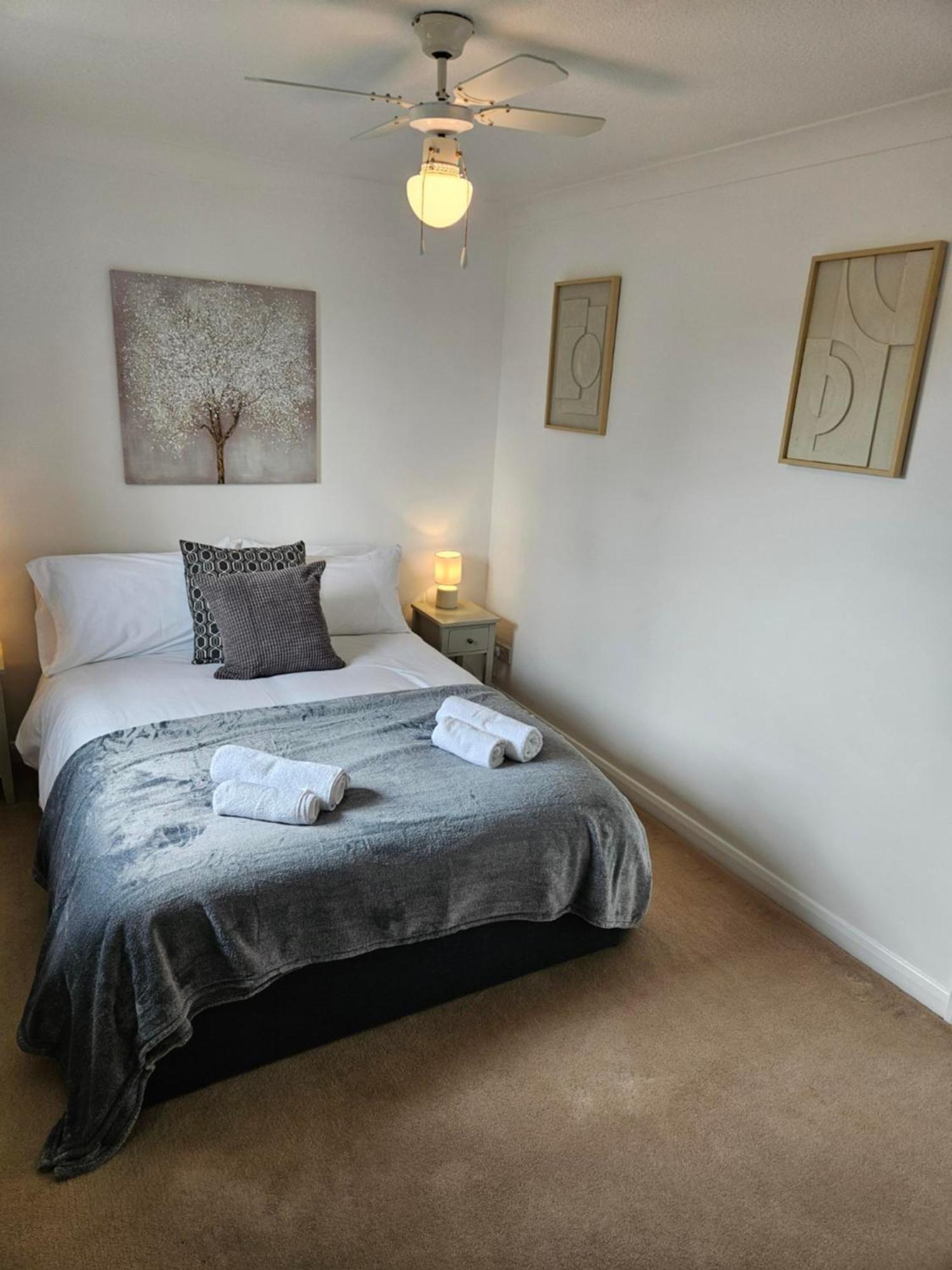 Redcot Gardens Stamford 4 Bed Contractor Familt Home With Parking 外观 照片