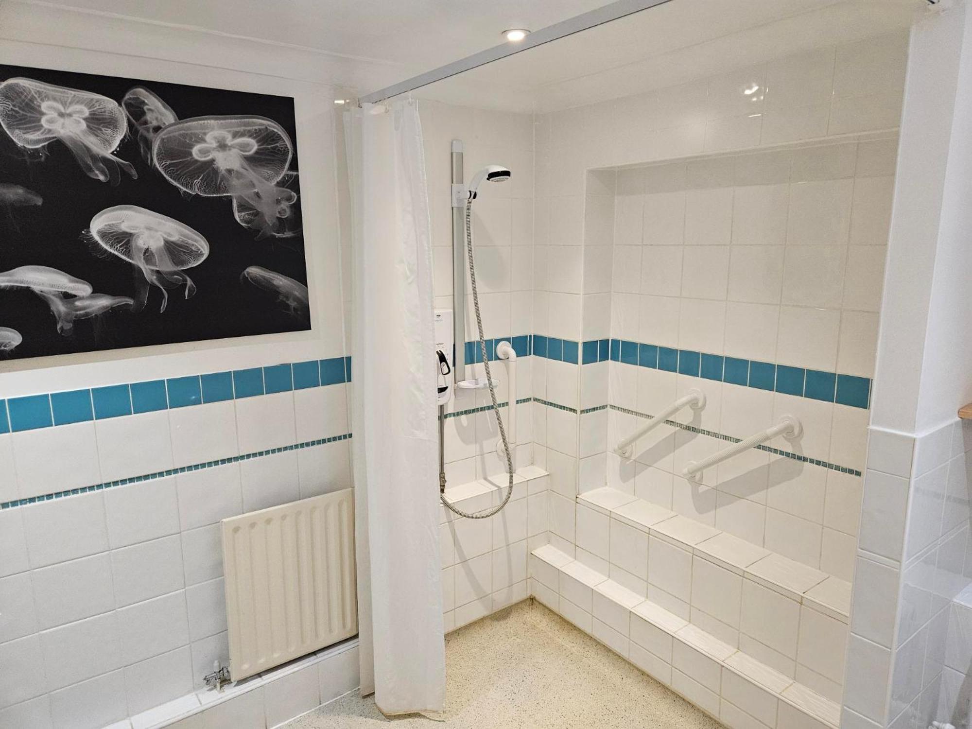 Redcot Gardens Stamford 4 Bed Contractor Familt Home With Parking 外观 照片
