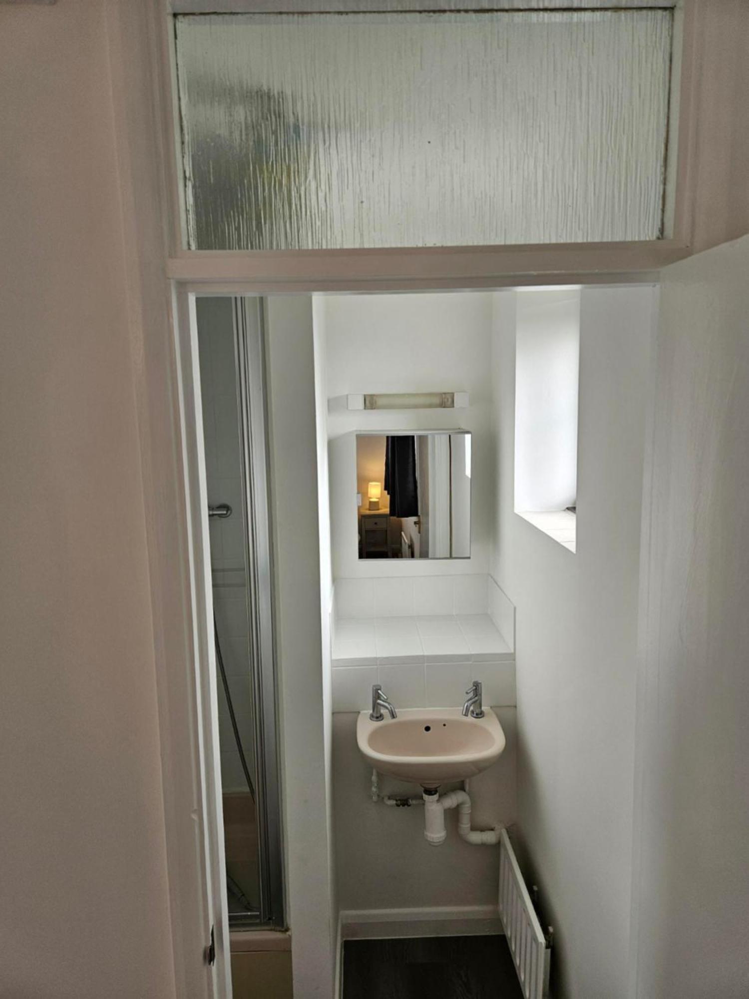 Redcot Gardens Stamford 4 Bed Contractor Familt Home With Parking 外观 照片
