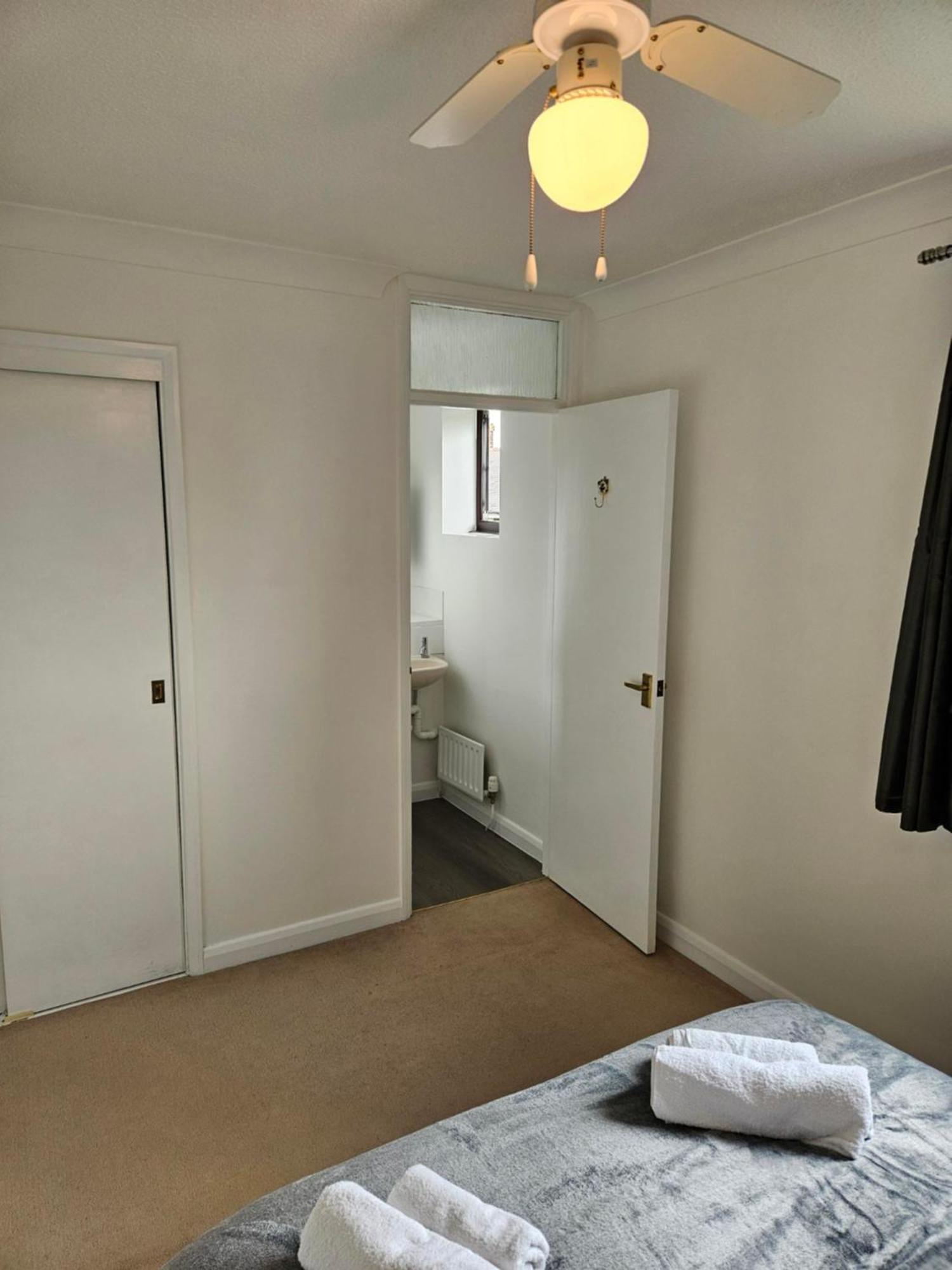 Redcot Gardens Stamford 4 Bed Contractor Familt Home With Parking 外观 照片