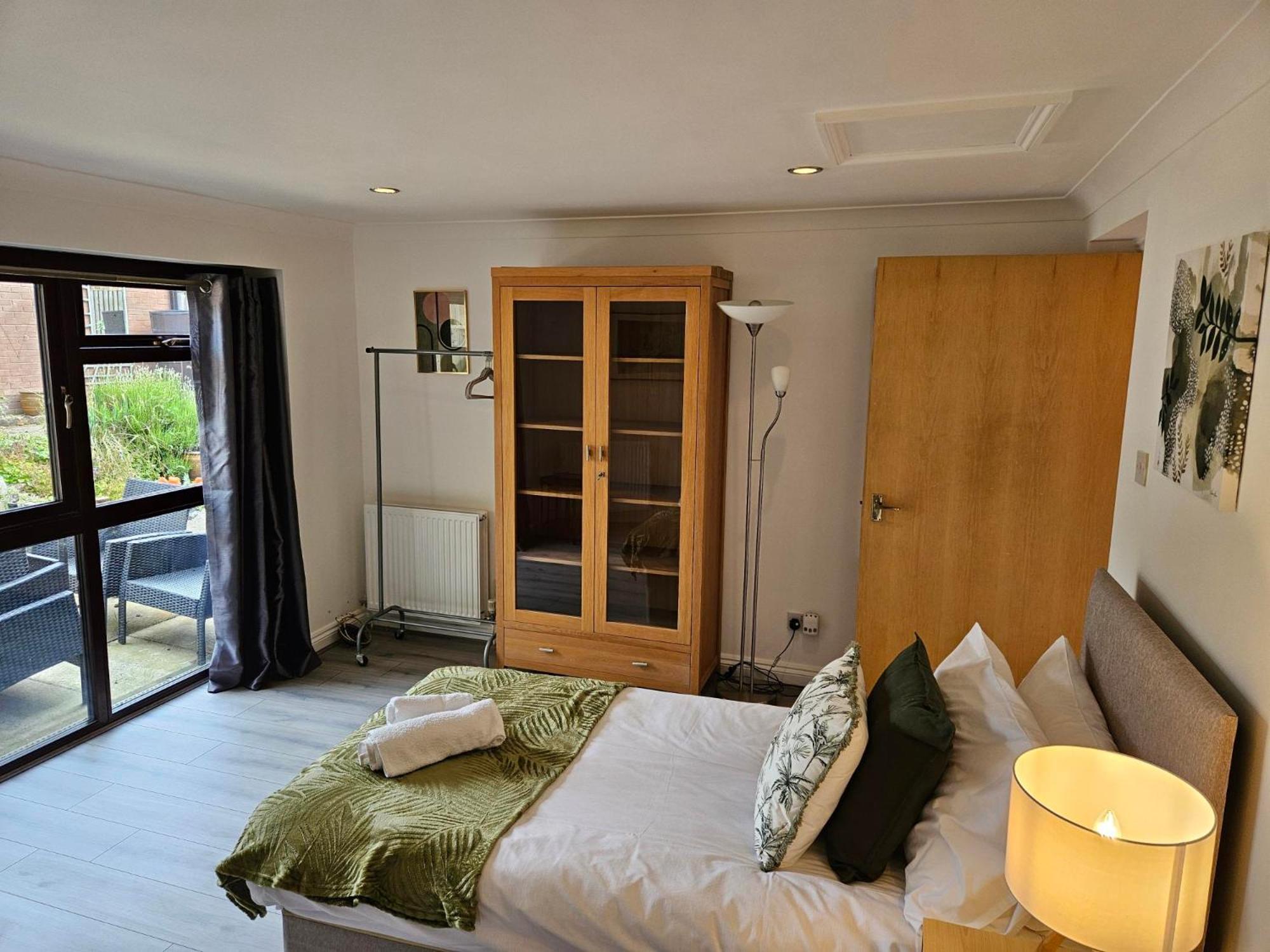 Redcot Gardens Stamford 4 Bed Contractor Familt Home With Parking 外观 照片