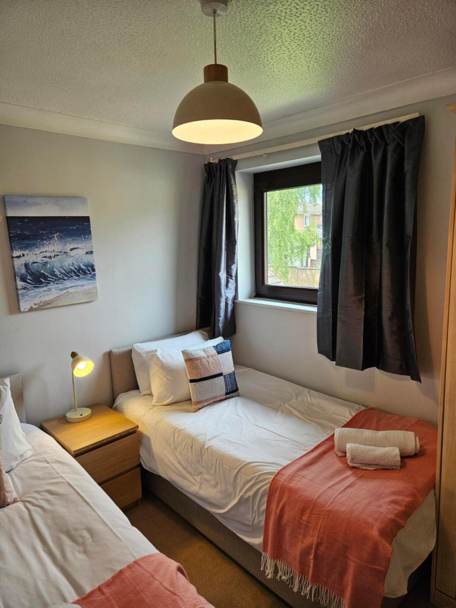 Redcot Gardens Stamford 4 Bed Contractor Familt Home With Parking 外观 照片