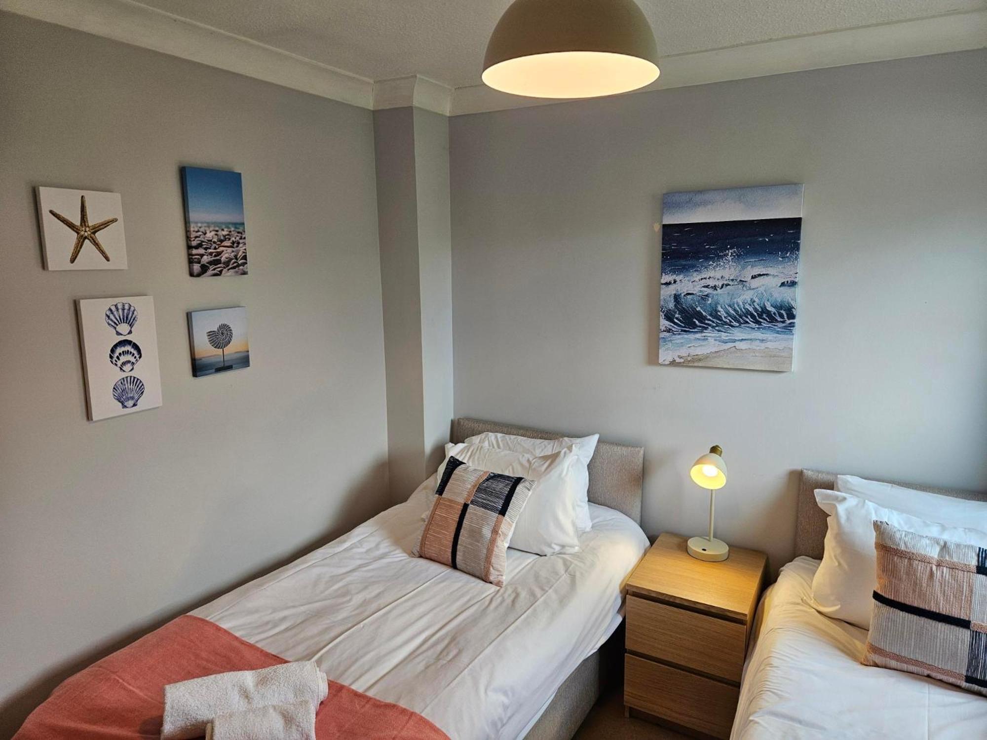 Redcot Gardens Stamford 4 Bed Contractor Familt Home With Parking 外观 照片