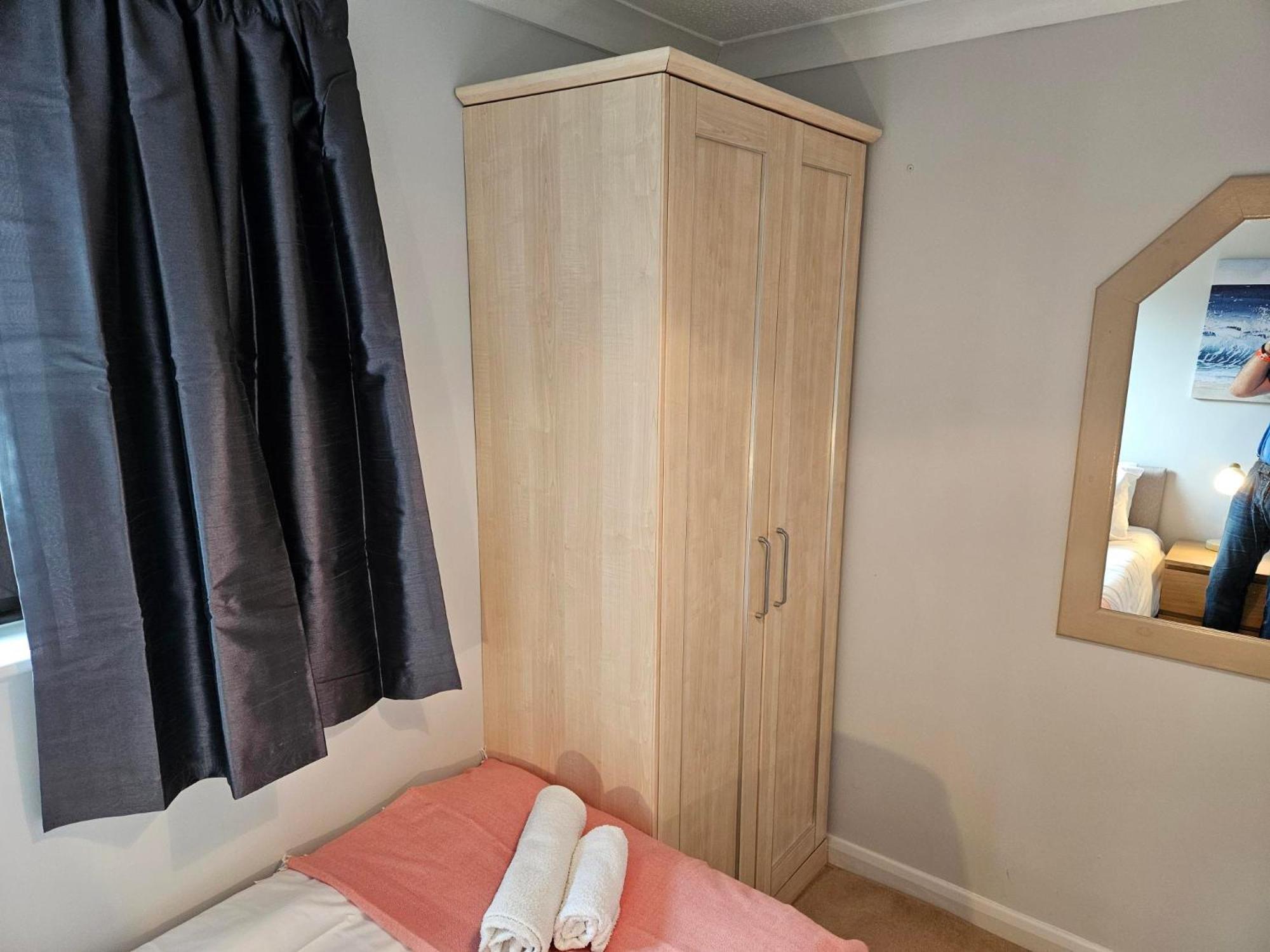 Redcot Gardens Stamford 4 Bed Contractor Familt Home With Parking 外观 照片