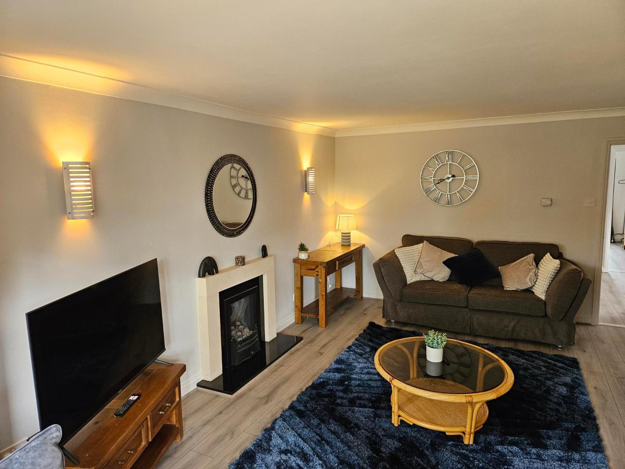Redcot Gardens Stamford 4 Bed Contractor Familt Home With Parking 外观 照片