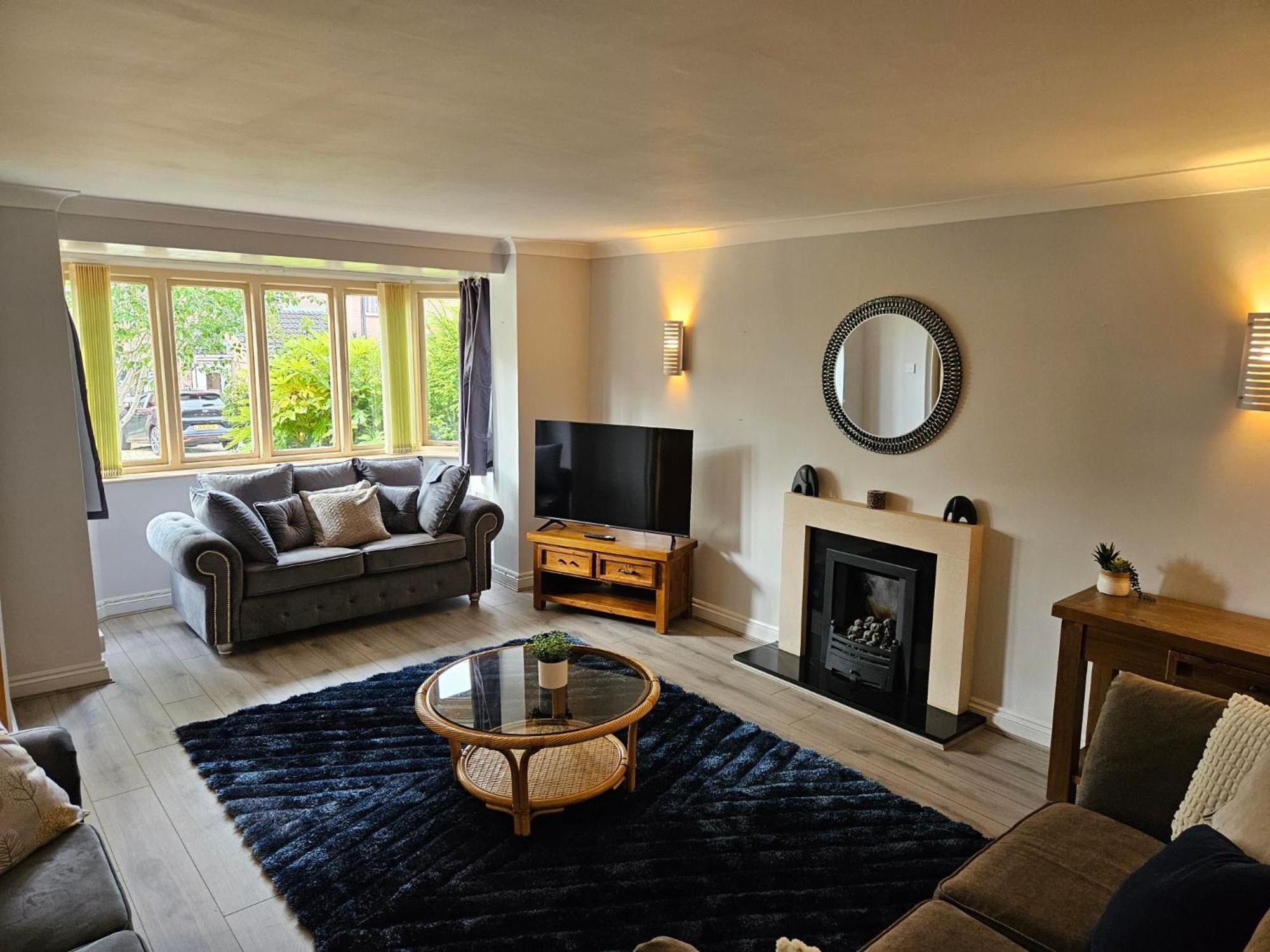 Redcot Gardens Stamford 4 Bed Contractor Familt Home With Parking 外观 照片